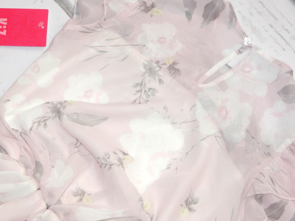 Elegancka, zwiewna sukienka Mela, szyfon i falbanka (pastelowy róż) Elegancka, zwiewna sukienka Mela, szyfon i falbanka (pastelowy róż)