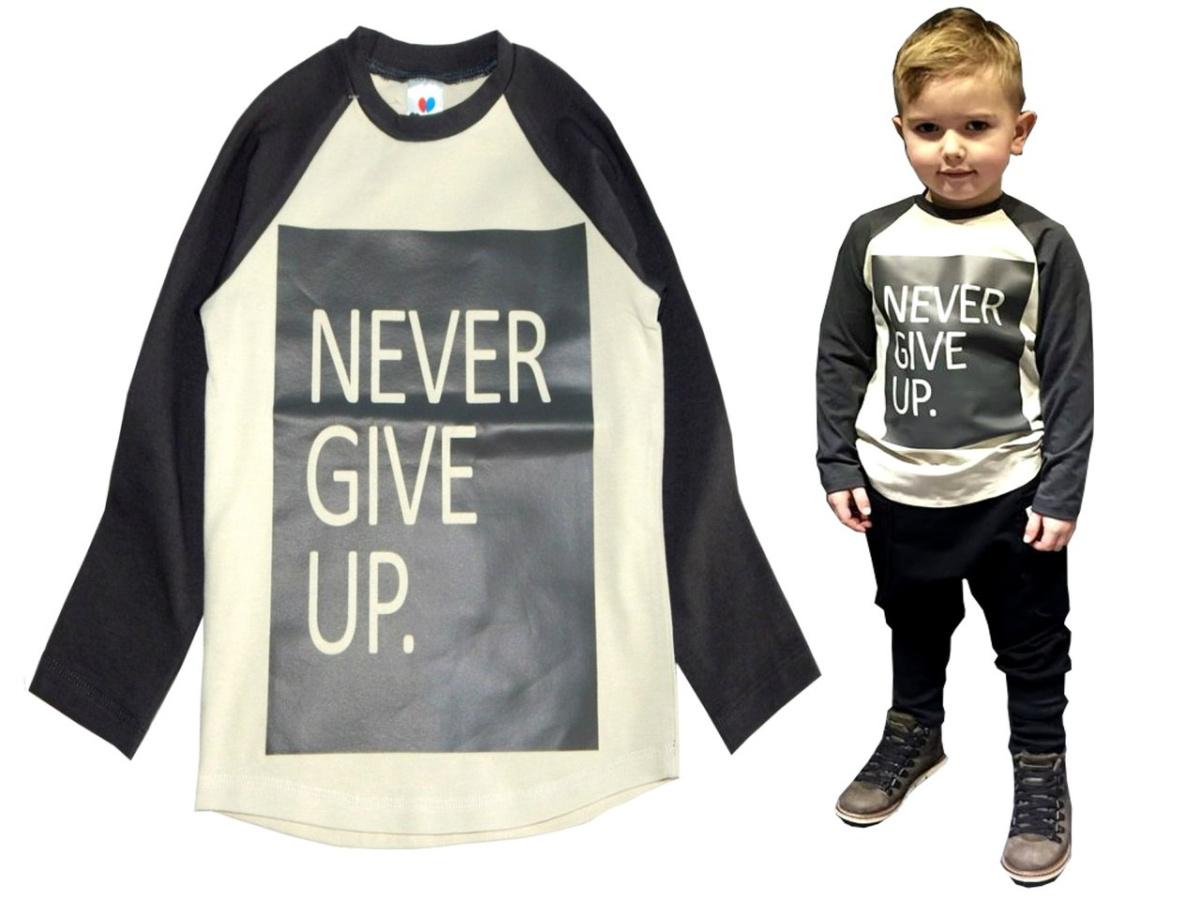 NEVER GIVE UP - oryginalny tshirt z nadrukiem NEVER GIVE UP - oryginalny tshirt z nadrukiem