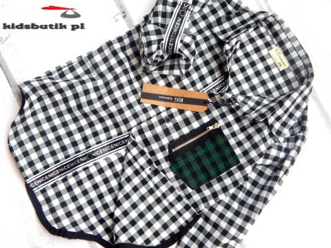 Sportowo elegancka koszula w kratę z dekoracyjną kieszonką, taśmą i roll-upem na rękawach Sportowo elegancka koszula w kratę z dekoracyjną kieszonką, taśmą i roll-upem na rękawach