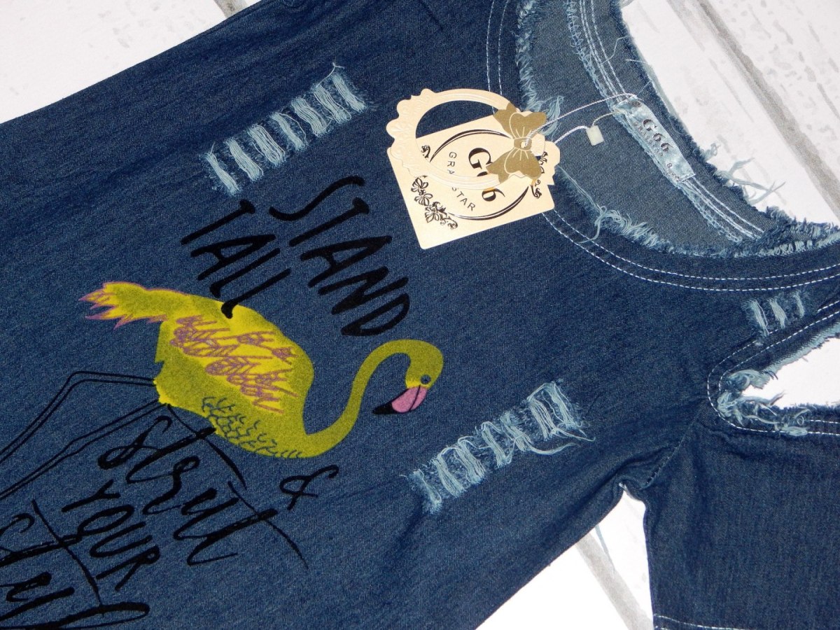 Sukienka jeansowa FLAMING z wycięciami na ramionach (ciemny jeans) Sukienka jeansowa FLAMING z wycięciami na ramionach (ciemny jeans)