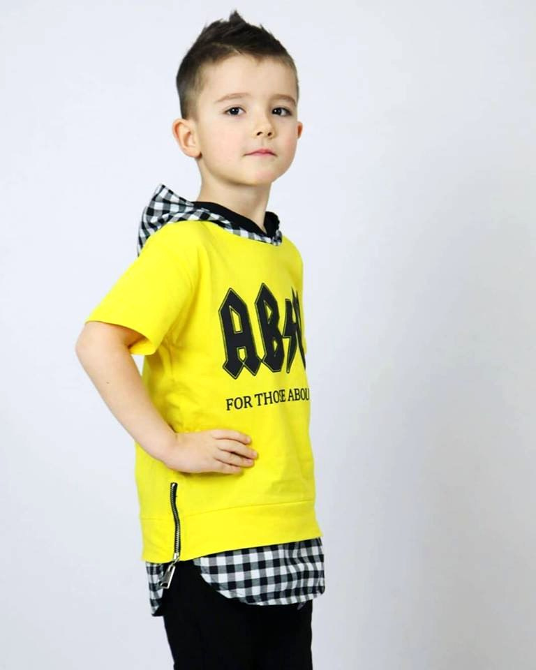 Zestaw AB/CD - słoneczna bluza z kapturem 2w1 i czarne baggy Zestaw AB/CD - słoneczna bluza z kapturem 2w1 i czarne baggy