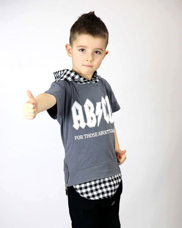 Zestaw AB/CD - stalowa bluza z kapturem 2w1 i czarne baggy Zestaw AB/CD - stalowa bluza z kapturem 2w1 i czarne baggy