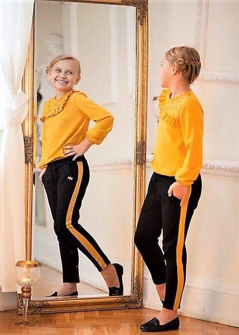 An elegant set of LUCY-mustard An elegant set of LUCY-mustard