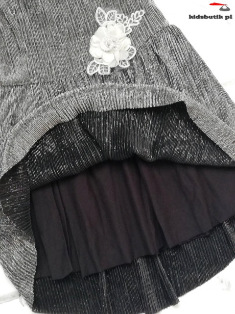 Elegant silver dress with detachable brooch Elegant silver dress with detachable brooch