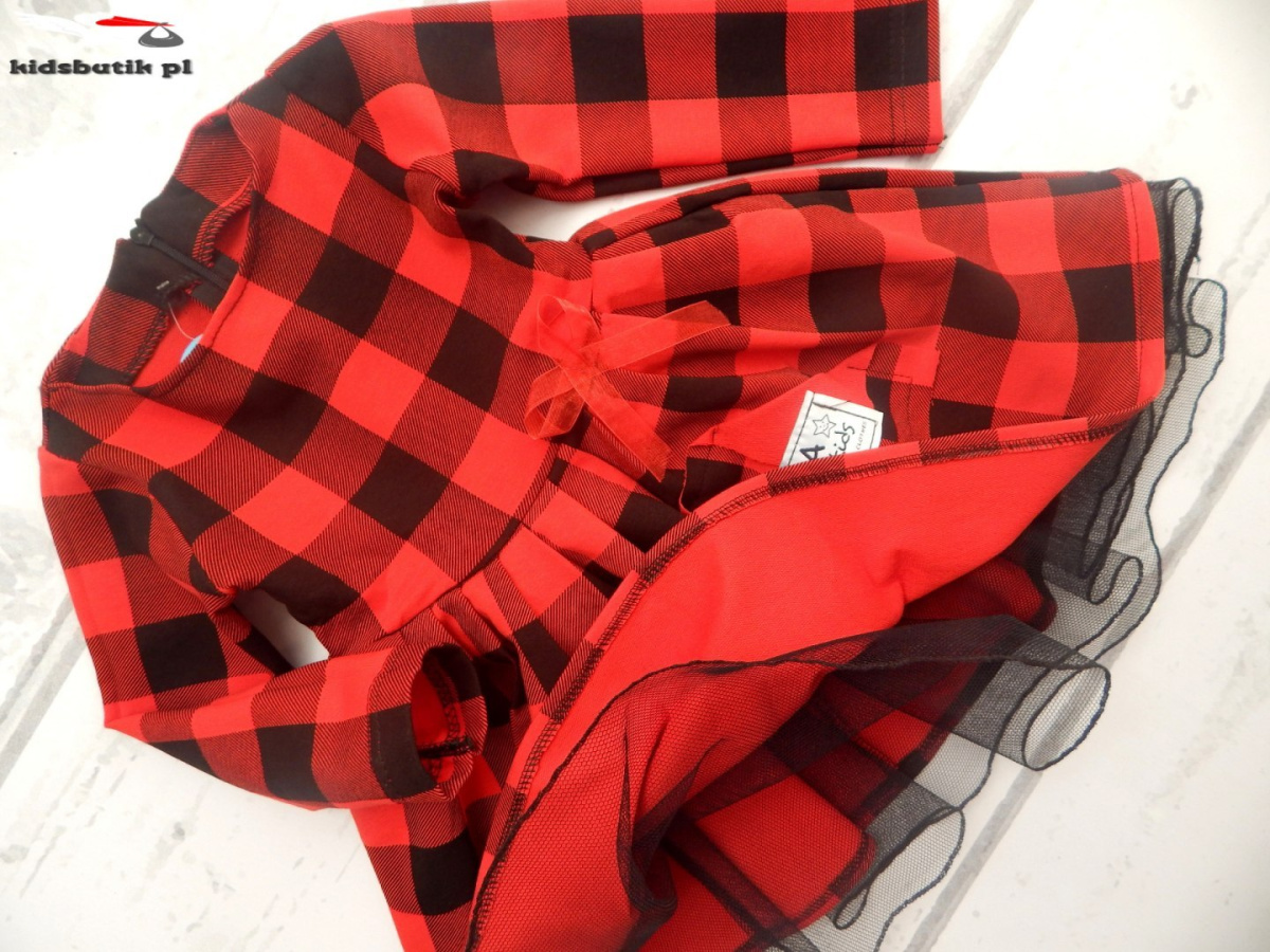 Christmas dress in red plaid with tulle Christmas dress in red plaid with tulle
