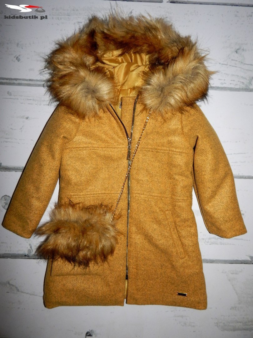 An elegant winter coat with fur An elegant winter coat with fur