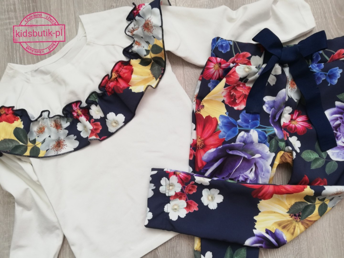 Set of FLOWERS with a frill and bow Set of FLOWERS with a frill and bow