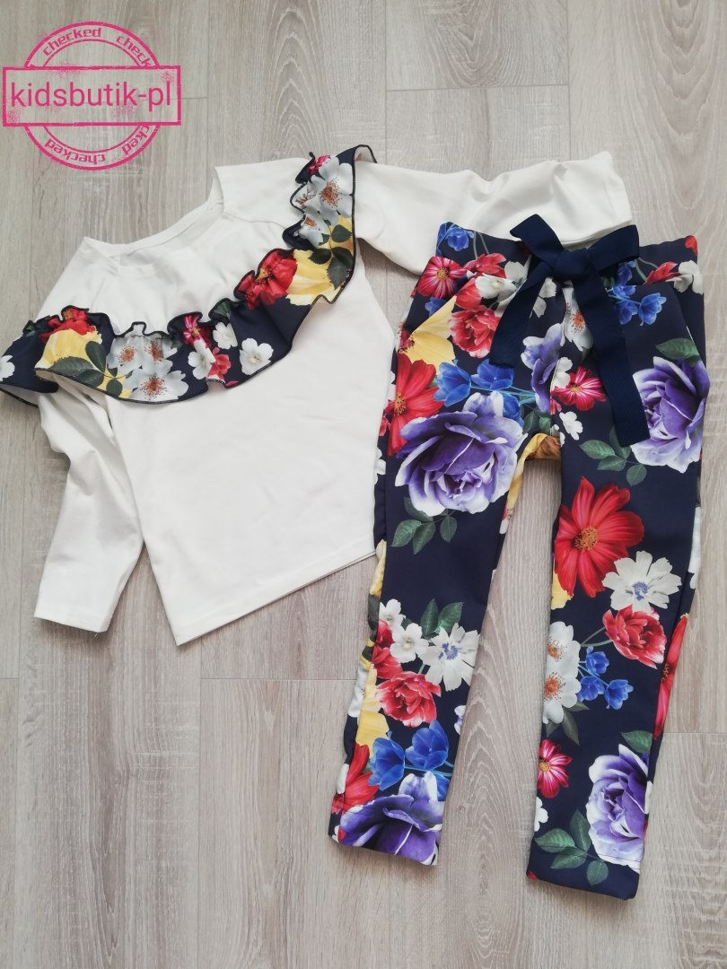 Set of FLOWERS with a frill and bow Set of FLOWERS with a frill and bow