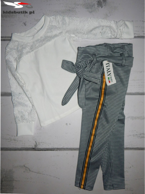 Elegantly sports a shepherd's Plaid pants with decorative tape and bow Elegantly sports a shepherd's Plaid pants with decorative tape and bow