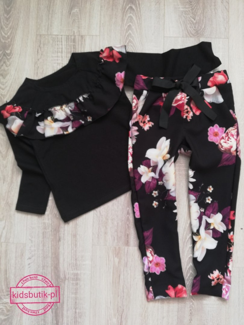 Set of FLOWERS with a frill and bow Set of FLOWERS with a frill and bow