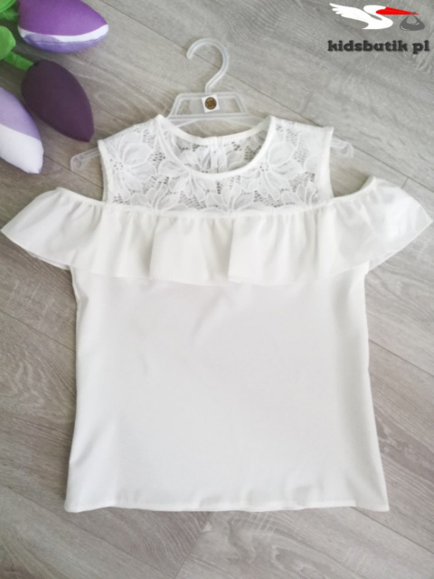 Elegant Spanish blouse with lace and frilled skirt Elegant Spanish blouse with lace and frilled skirt