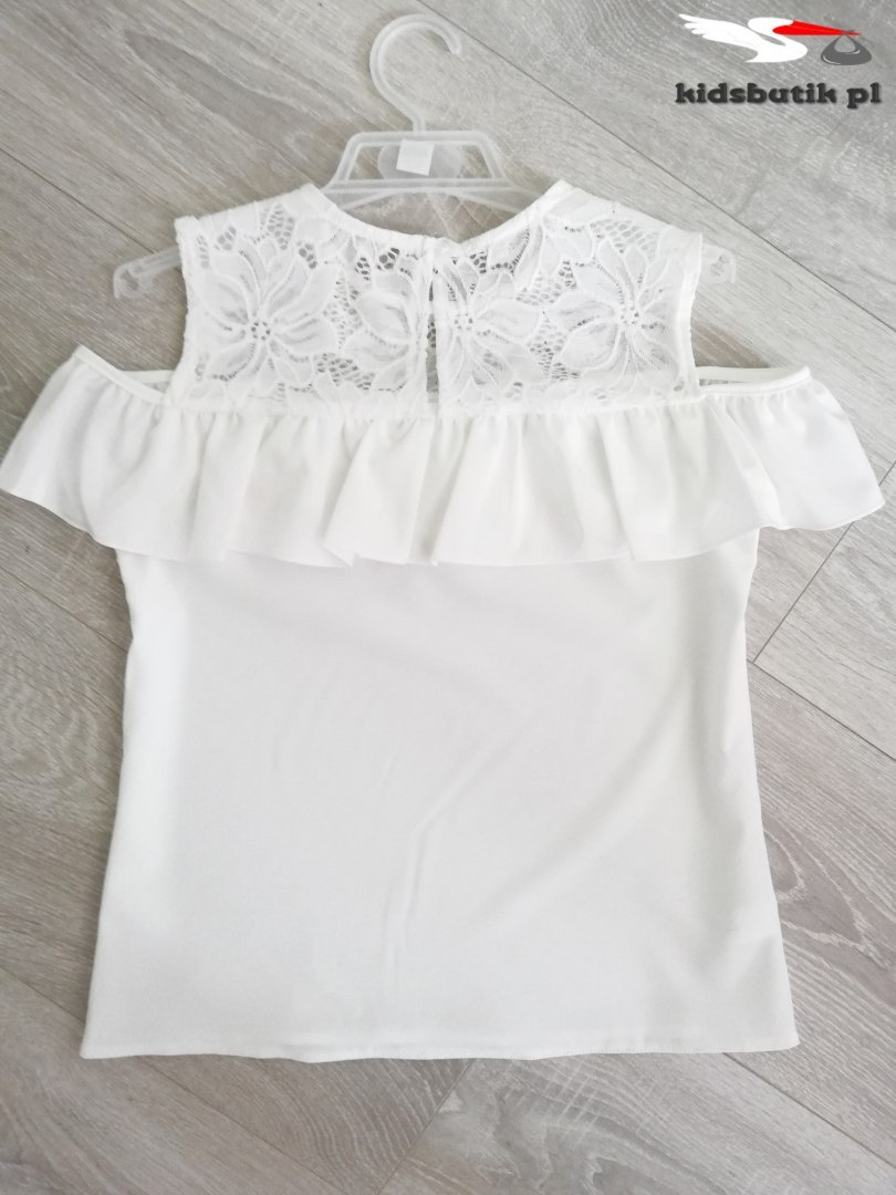 Elegant Spanish blouse with lace and frilled skirt Elegant Spanish blouse with lace and frilled skirt