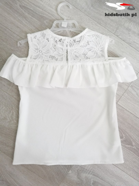 Elegant Spanish blouse with lace and frilled skirt Elegant Spanish blouse with lace and frilled skirt