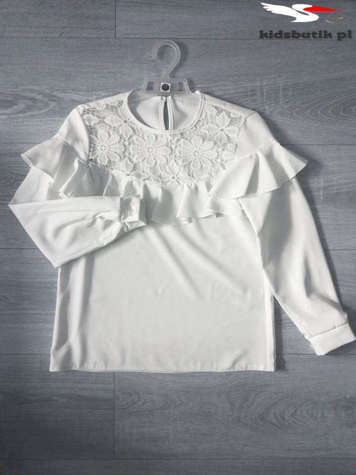Elegant Spanish blouse with lace and frilled skirt Elegant Spanish blouse with lace and frilled skirt