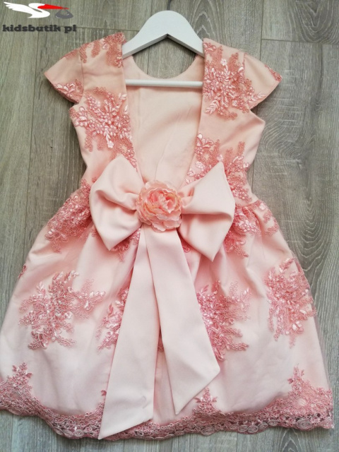 Elegant dress with guipure Elegant dress with guipure