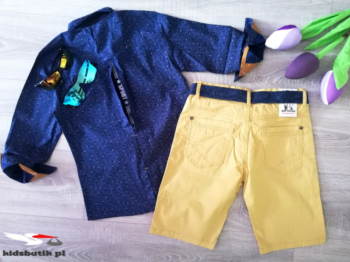 Elegantly sporty honey shorts with belt Elegantly sporty honey shorts with belt