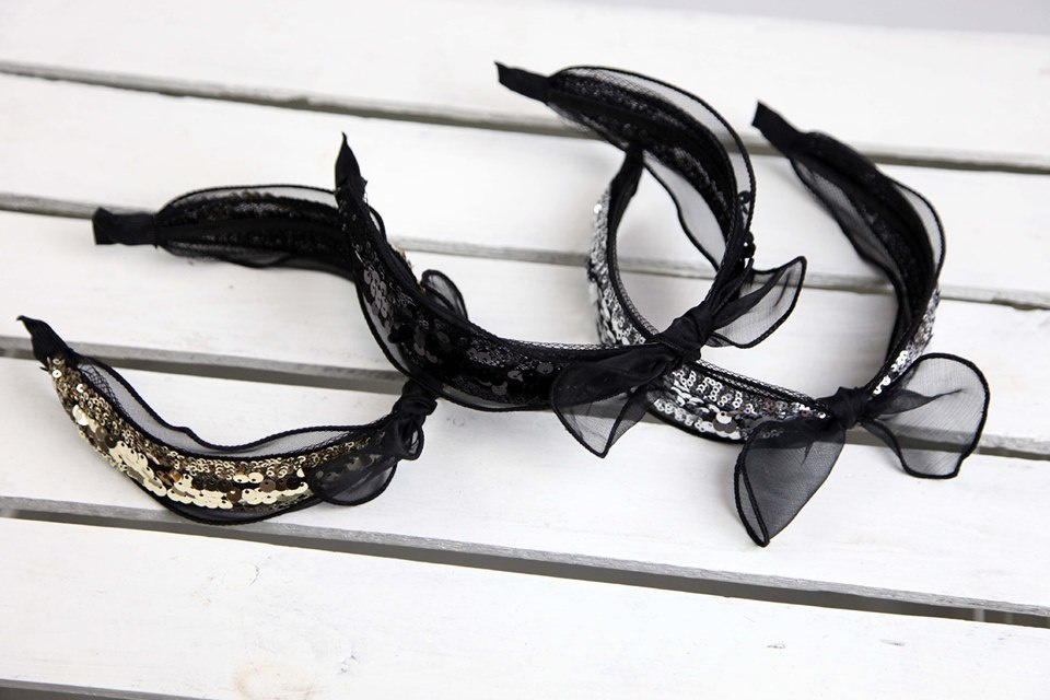Headband with bow and silver sequins Headband with bow and silver sequins
