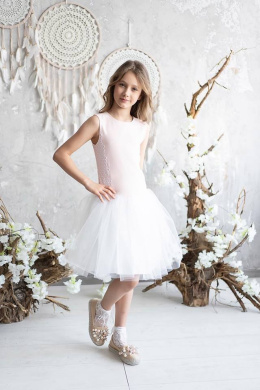 Dress a Princess with impressive lace on the sides