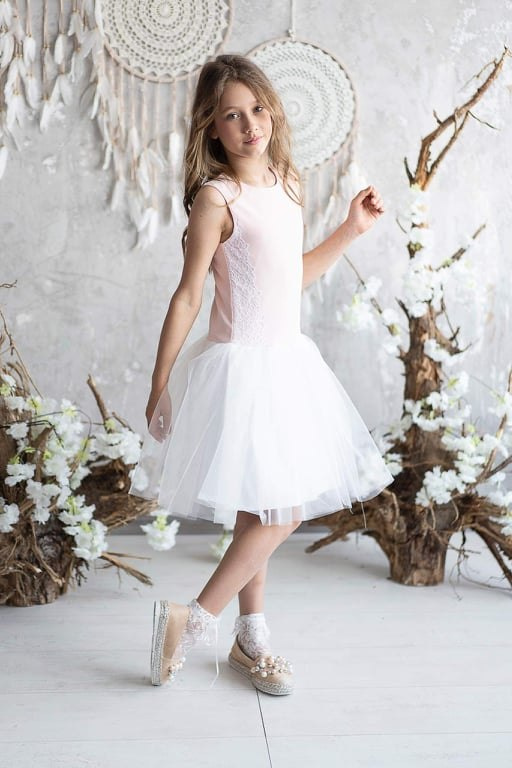 Dress a Princess with impressive lace on the sides