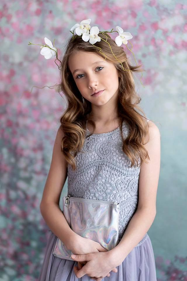 Elegant dress with a corset with a guipure Elegant dress with a corset with a guipure