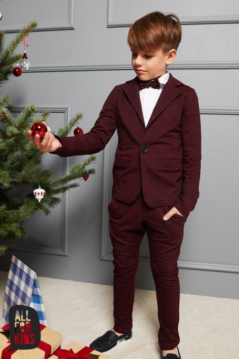 Elegant sporty burgundy suit with checker bow tie Elegant sporty burgundy suit with checker bow tie