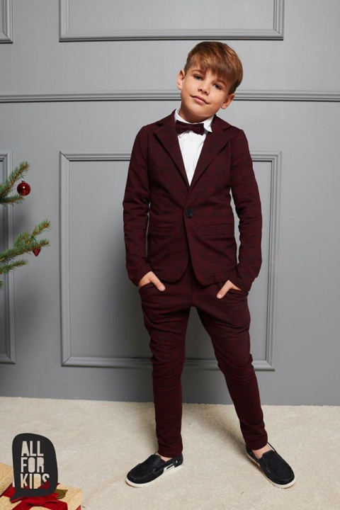 Elegant sporty burgundy suit with checker bow tie Elegant sporty burgundy suit with checker bow tie