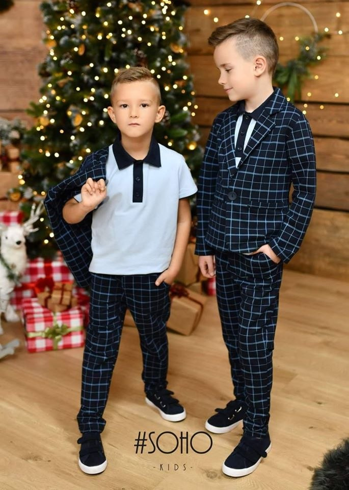 Elegantly sporty navy checked suit with t-shirt complete Elegantly sporty navy checked suit with t-shirt complete