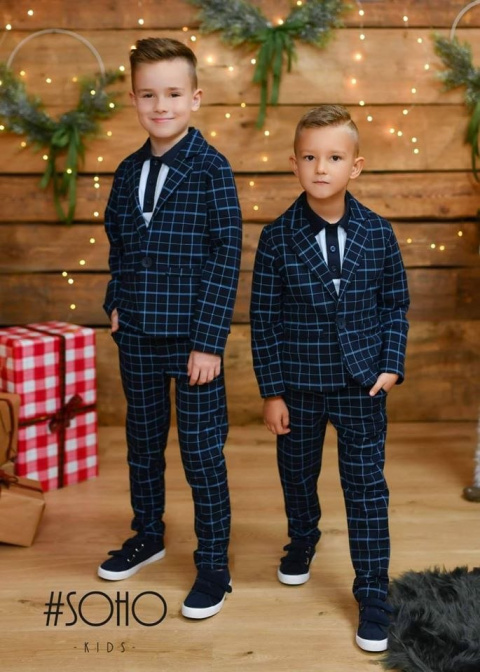 Elegantly sporty navy checked suit with t-shirt complete Elegantly sporty navy checked suit with t-shirt complete