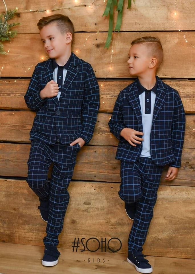 Elegantly sporty navy checked suit with t-shirt complete Elegantly sporty navy checked suit with t-shirt complete