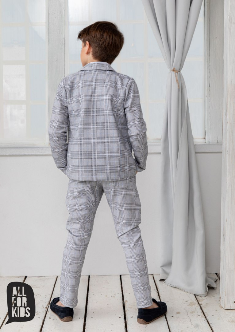 Elegantly sporty light grey checkered suit with fly included Elegantly sporty light grey checkered suit with fly included