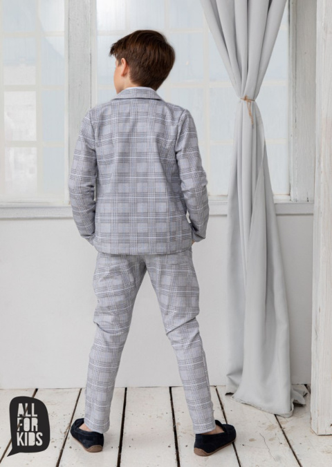 Elegantly sporty light grey checkered suit with fly included Elegantly sporty light grey checkered suit with fly included