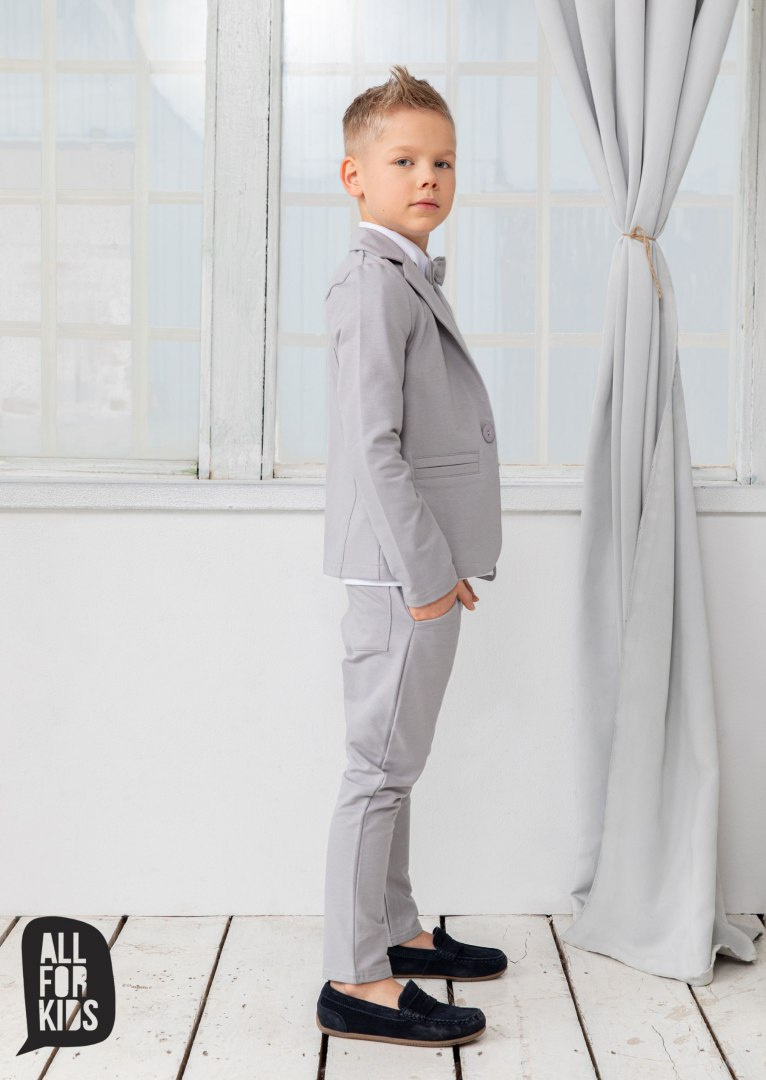 Elegantly sporty light grey checkered suit with fly included Elegantly sporty light grey checkered suit with fly included