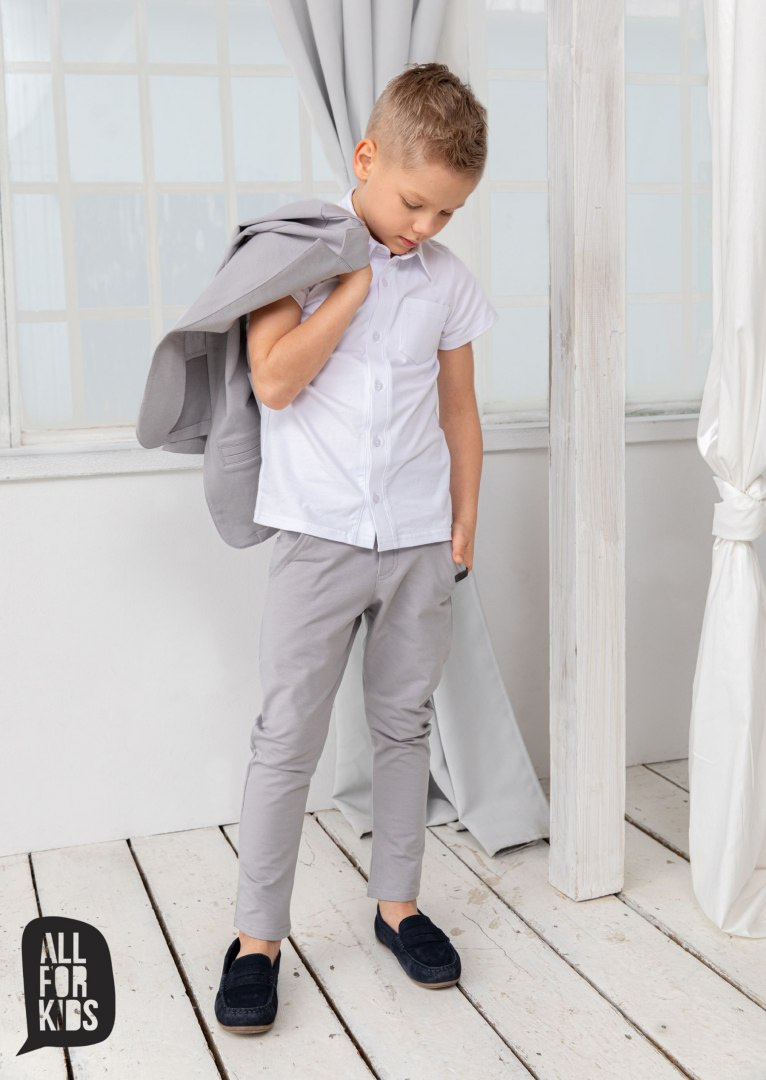 Elegantly sporty light grey checkered suit with fly included Elegantly sporty light grey checkered suit with fly included