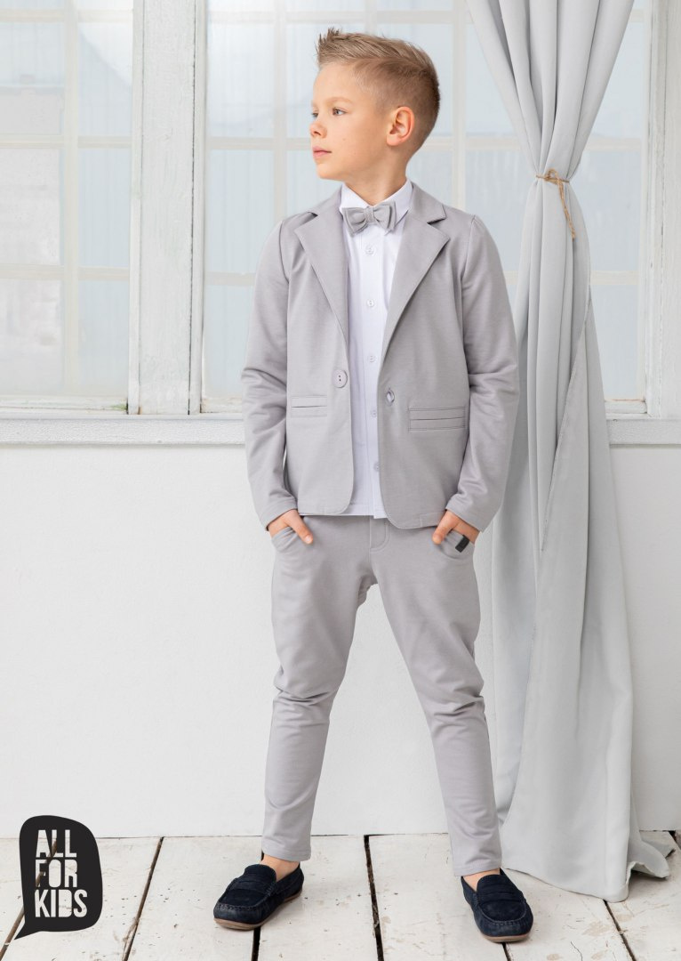 Elegantly sporty light grey checkered suit with fly included Elegantly sporty light grey checkered suit with fly included