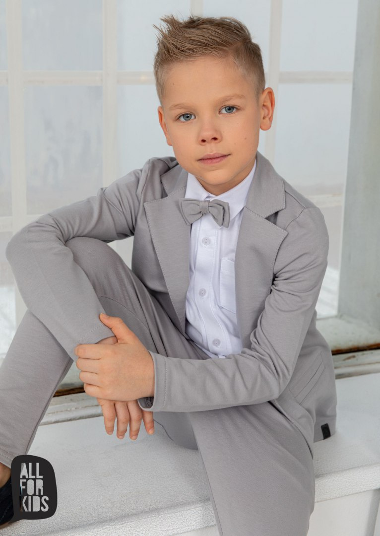 Elegantly sporty light grey checkered suit with fly included Elegantly sporty light grey checkered suit with fly included