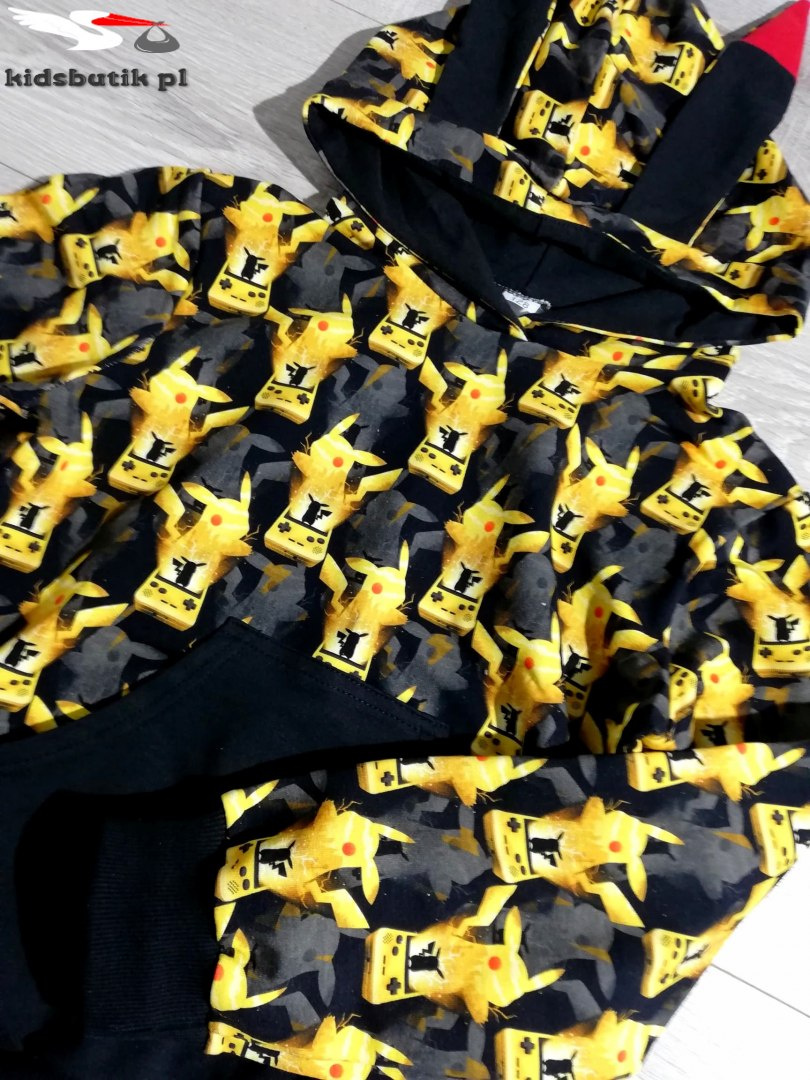 POKEMON Pikachu hoodie and toe POKEMON Pikachu hoodie and toe