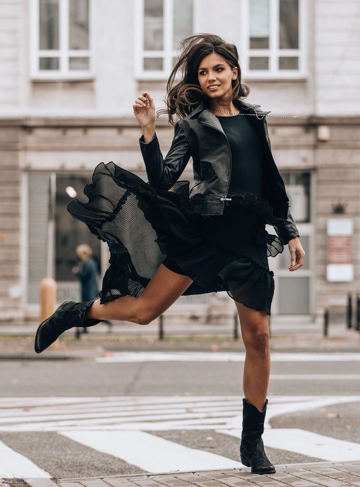 Pleated skirt with flounces and an extended back Pleated skirt with flounces and an extended back
