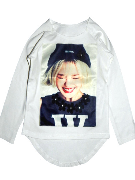 Extended blouse THINK with the girl and flowers 3D Extended blouse THINK with the girl and flowers 3D