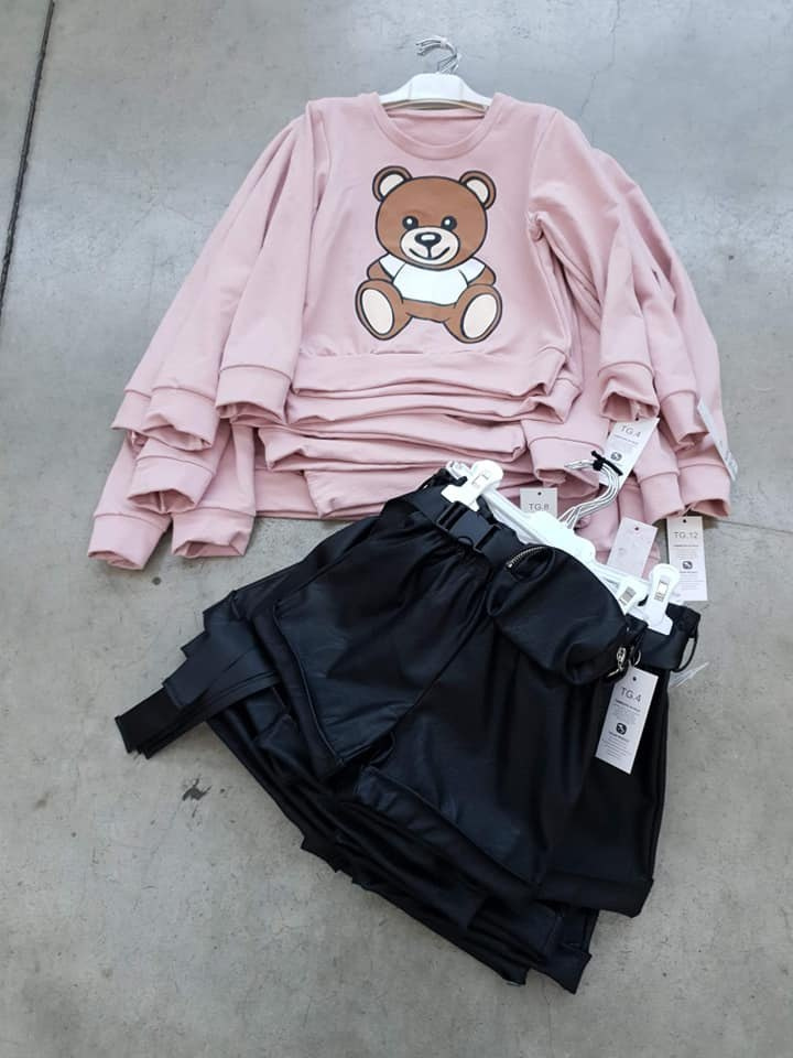 Shorts with eco-leather with kidney - classic black Shorts with eco-leather with kidney - classic black