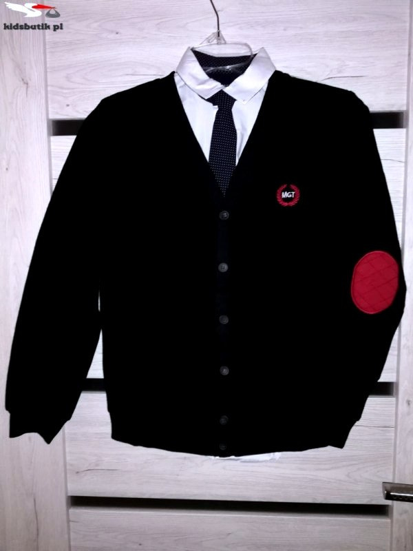 Sports-elegant sweater with red patches Sports-elegant sweater with red patches