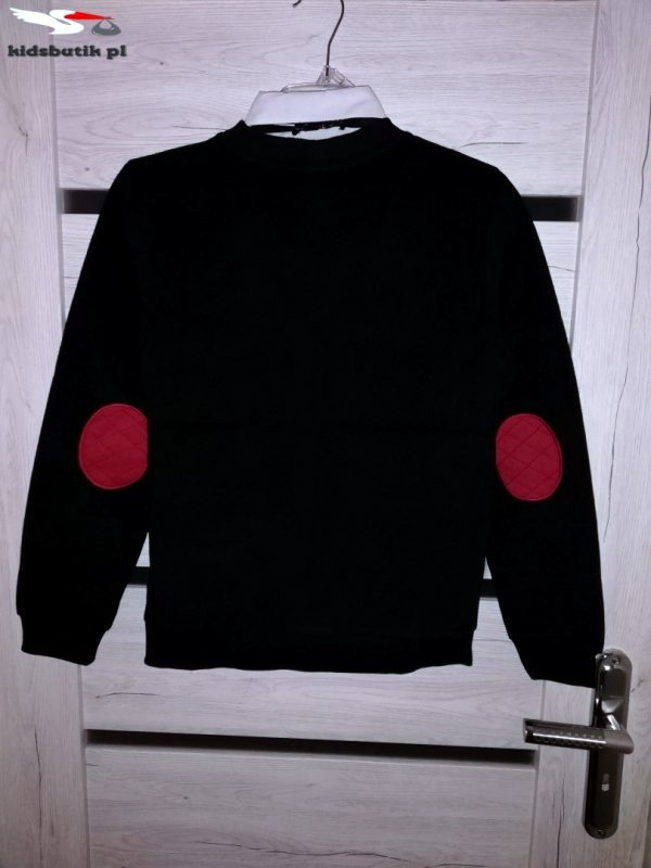 Sports-elegant sweater with red patches Sports-elegant sweater with red patches