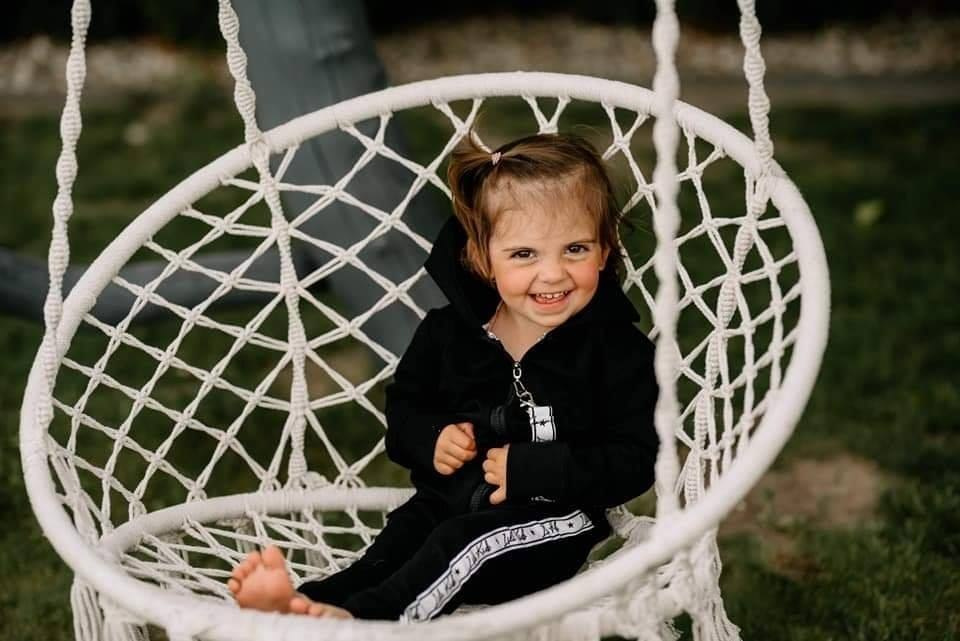 Velour lily tracksuit with straps and with pin - black Velour lily tracksuit with straps and with pin - black