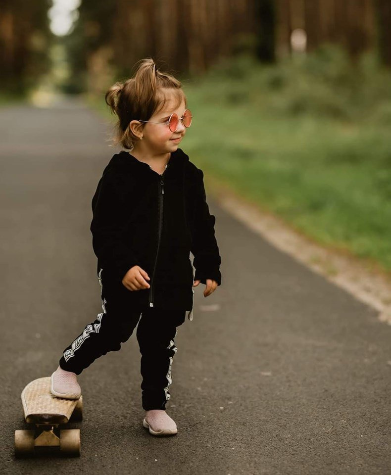 Velour lily tracksuit with straps and with pin - black Velour lily tracksuit with straps and with pin - black