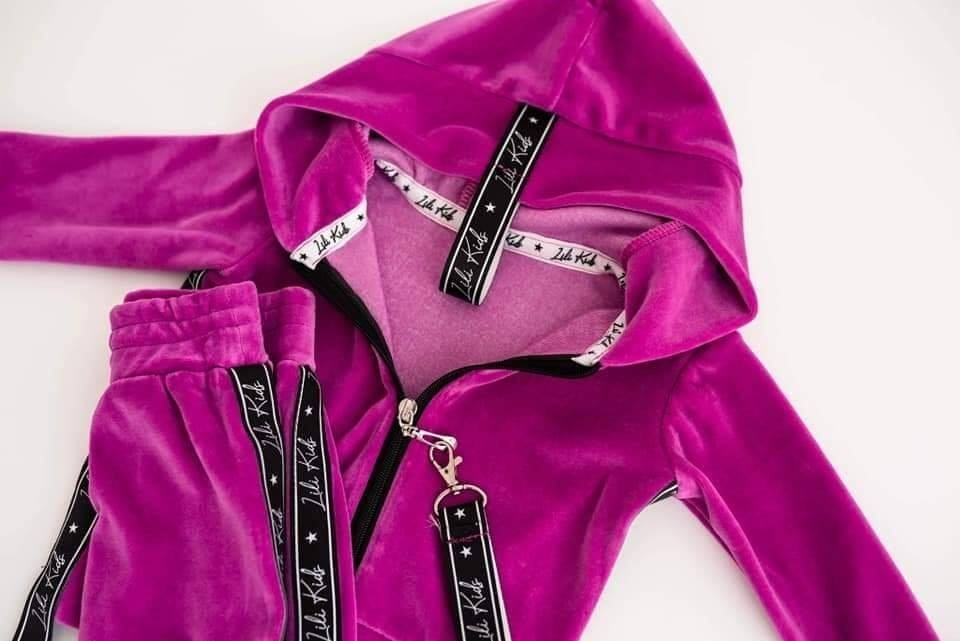 Velour lily tracksuit with straps and with pin - fuchsia Velour lily tracksuit with straps and with pin - fuchsia