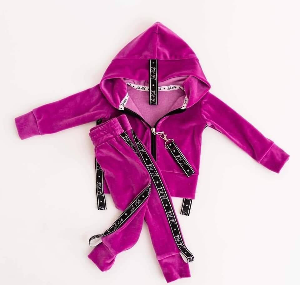 Velour lily tracksuit with straps and with pin - fuchsia Velour lily tracksuit with straps and with pin - fuchsia