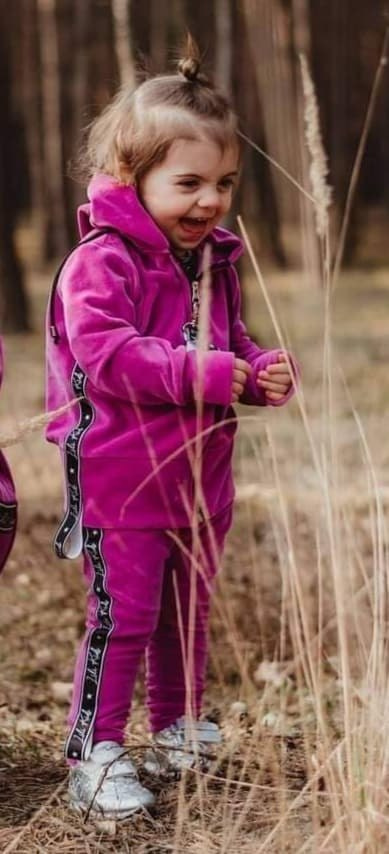 Velour lily tracksuit with straps and with pin - fuchsia Velour lily tracksuit with straps and with pin - fuchsia