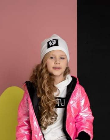 White VERA hat and tube set with a patch White VERA hat and tube set with a patch