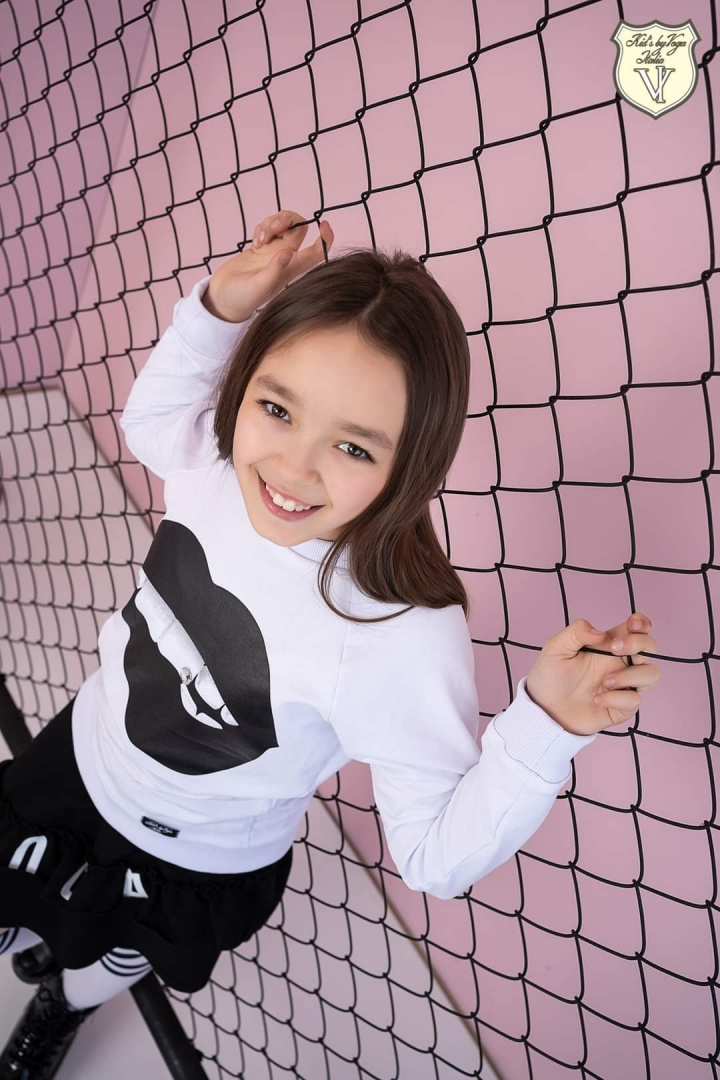 VOGA Black Lips Sweatshirt VOGA Black Lips Sweatshirt