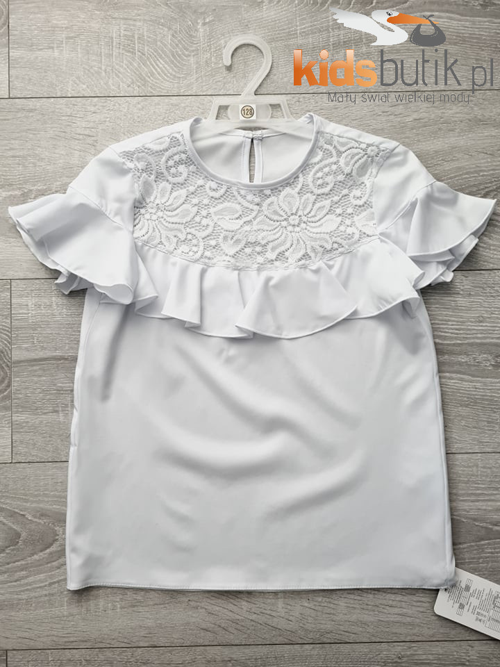 Elegant Spanish blouse with lace and frilled skirt Elegant Spanish blouse with lace and frilled skirt