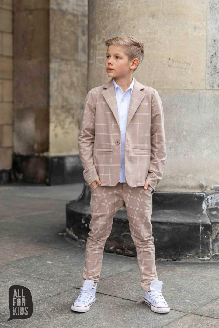 Elegantly sporty light grey checkered suit with fly included Elegantly sporty light grey checkered suit with fly included